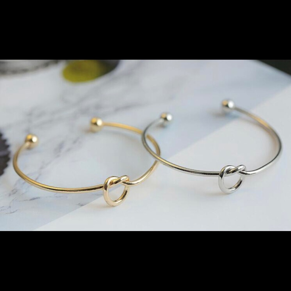 Set of 2 “Knot” Bracelets